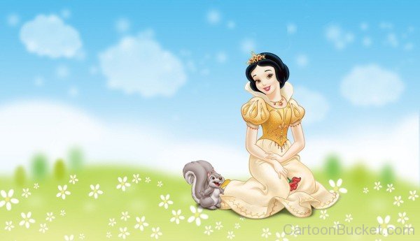 Princess Snow White Looking Fabulous In Yellow Dress