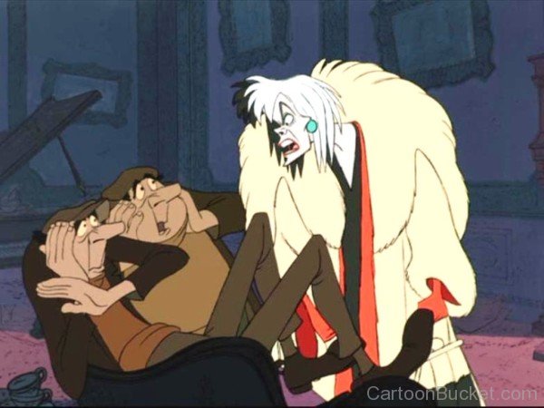 Cruella Looking Angrily At Jasper And Horace-hg309