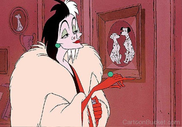 Cruella Looking At Dogs Picture-hg310