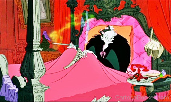 Cruella On Her Bed-hg313
