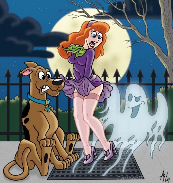 Daphne And Scooby Looking Scared From Ghosts-rjs4706