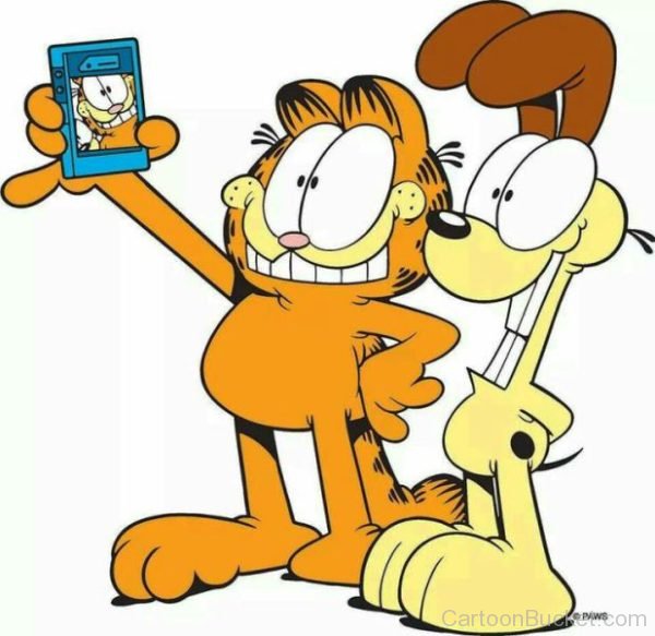 Garfield And Odie Taking  Selfie