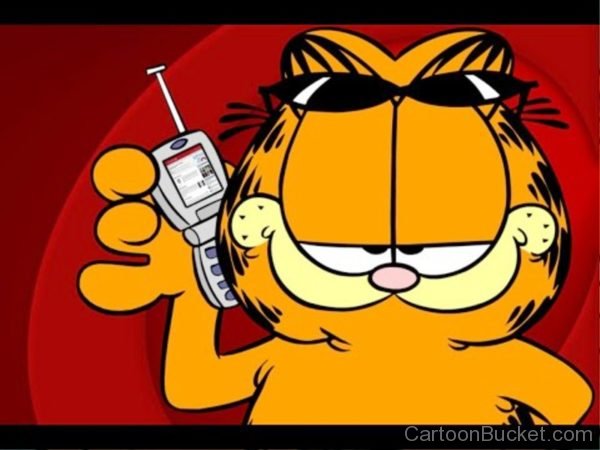 Garfield Using Cellphone