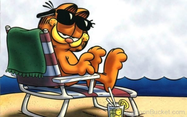 Garfield Wearing A Black Sunglasses